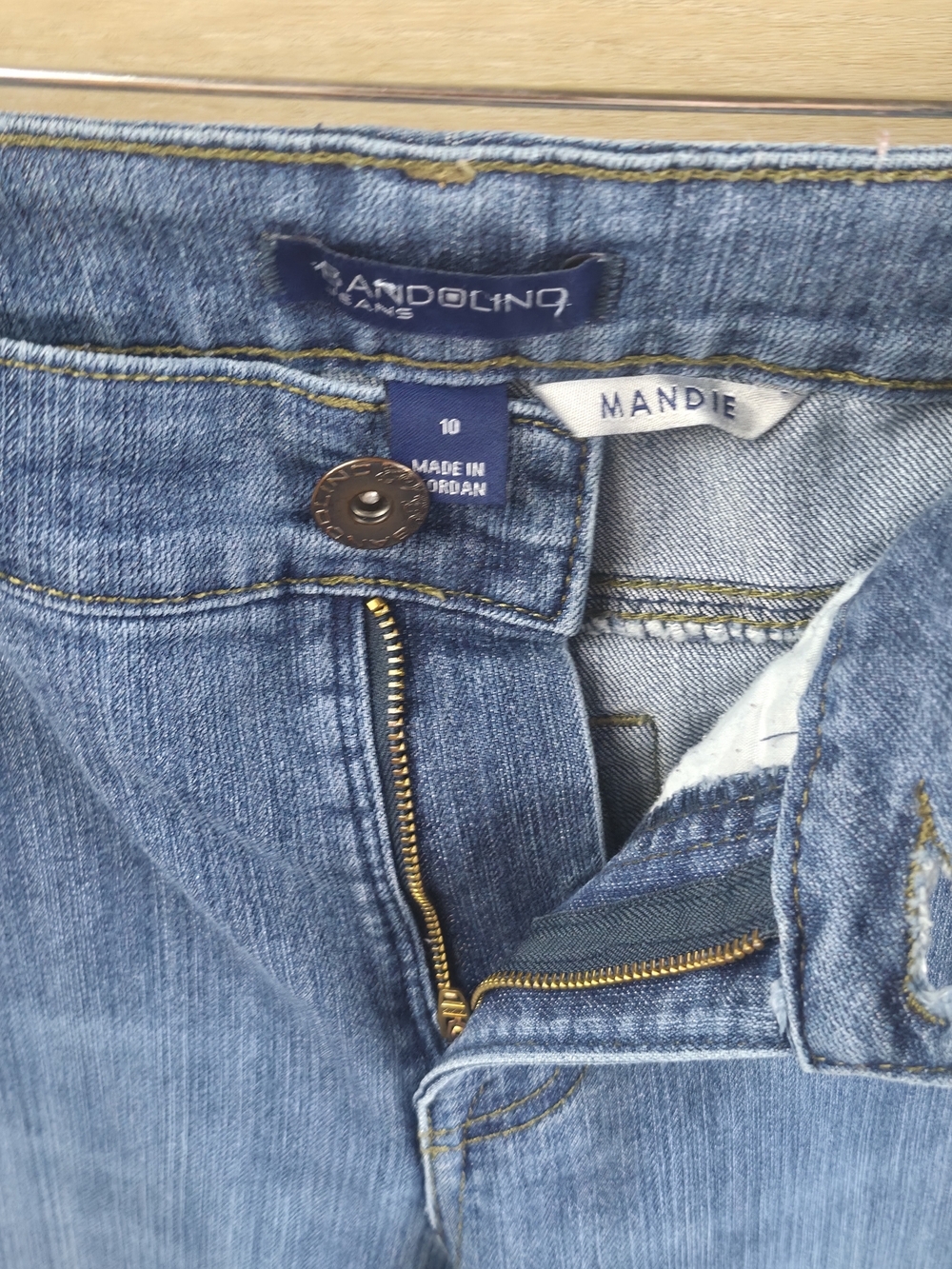 Bandolino Women's Straight-Leg Jeans‎ in Medium Blue - Picture 2 of 6